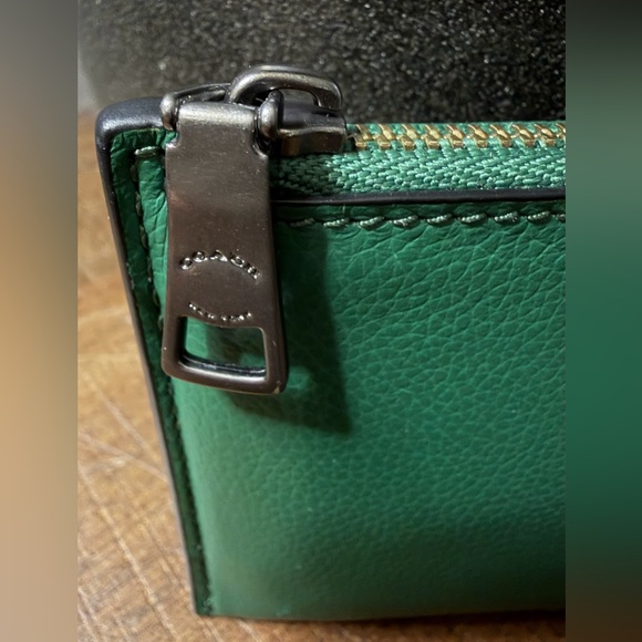 Coach L Zip Green Card Case - Picture 7 of 7